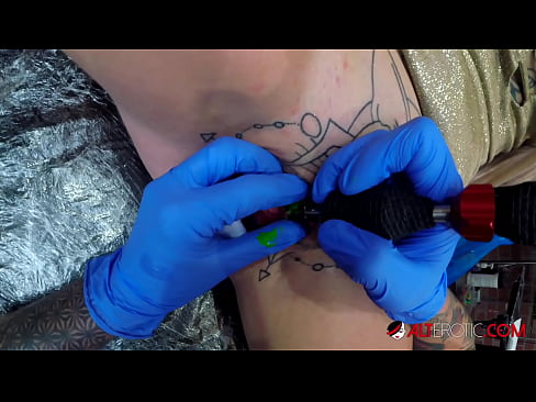 ❤️ Sully Savage mai tsananin jarfa ta yi tattoo a kan kwarin ta ❤❌ a batsa% ha.pornolymp.ru ❌️